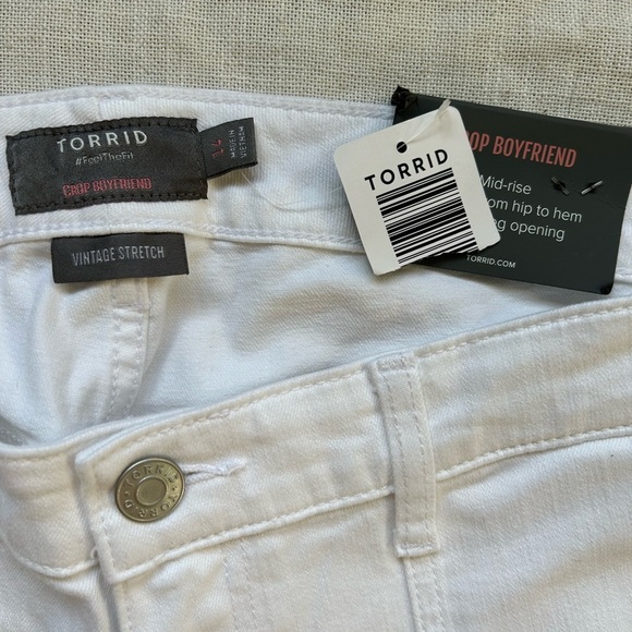 Torrid White Crop Boyfriend Jeans - Picture 4 of 4